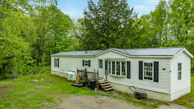 $1,500,000 | 2881-2893 Ohio Street, Glenburn, ME 04401