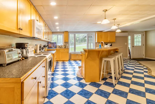 $1,500,000 | 2881-2893 Ohio Street, Glenburn, ME 04401