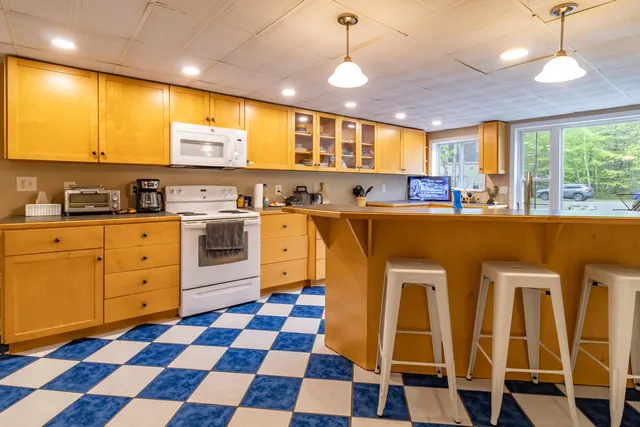 $1,500,000 | 2881-2893 Ohio Street, Glenburn, ME 04401