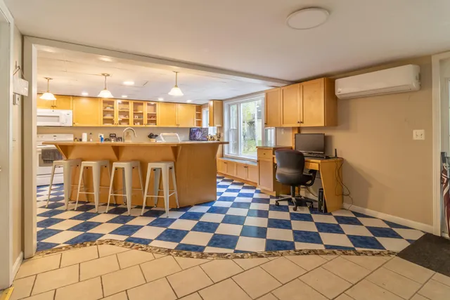 $1,500,000 | 2881-2893 Ohio Street, Glenburn, ME 04401