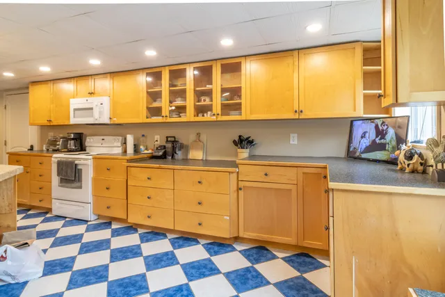 $1,500,000 | 2881-2893 Ohio Street, Glenburn, ME 04401