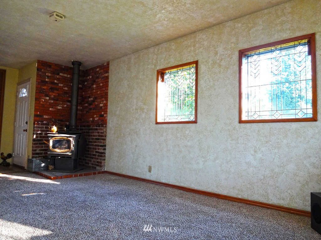 1625 Edmonds Avenue Northeast Renton, WA 98056 - Photo 3 of 24
