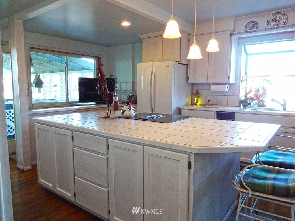1625 Edmonds Avenue Northeast Renton, WA 98056 - Photo 7 of 24