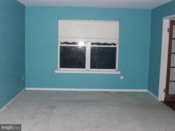 800 Potomac Ridge Court Sterling, VA 20164 - Photo 21 of 28 Living Room