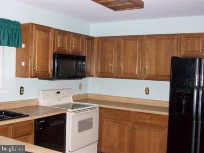 800 Potomac Ridge Court Sterling, VA 20164 - Photo 22 of 28 Kitchen