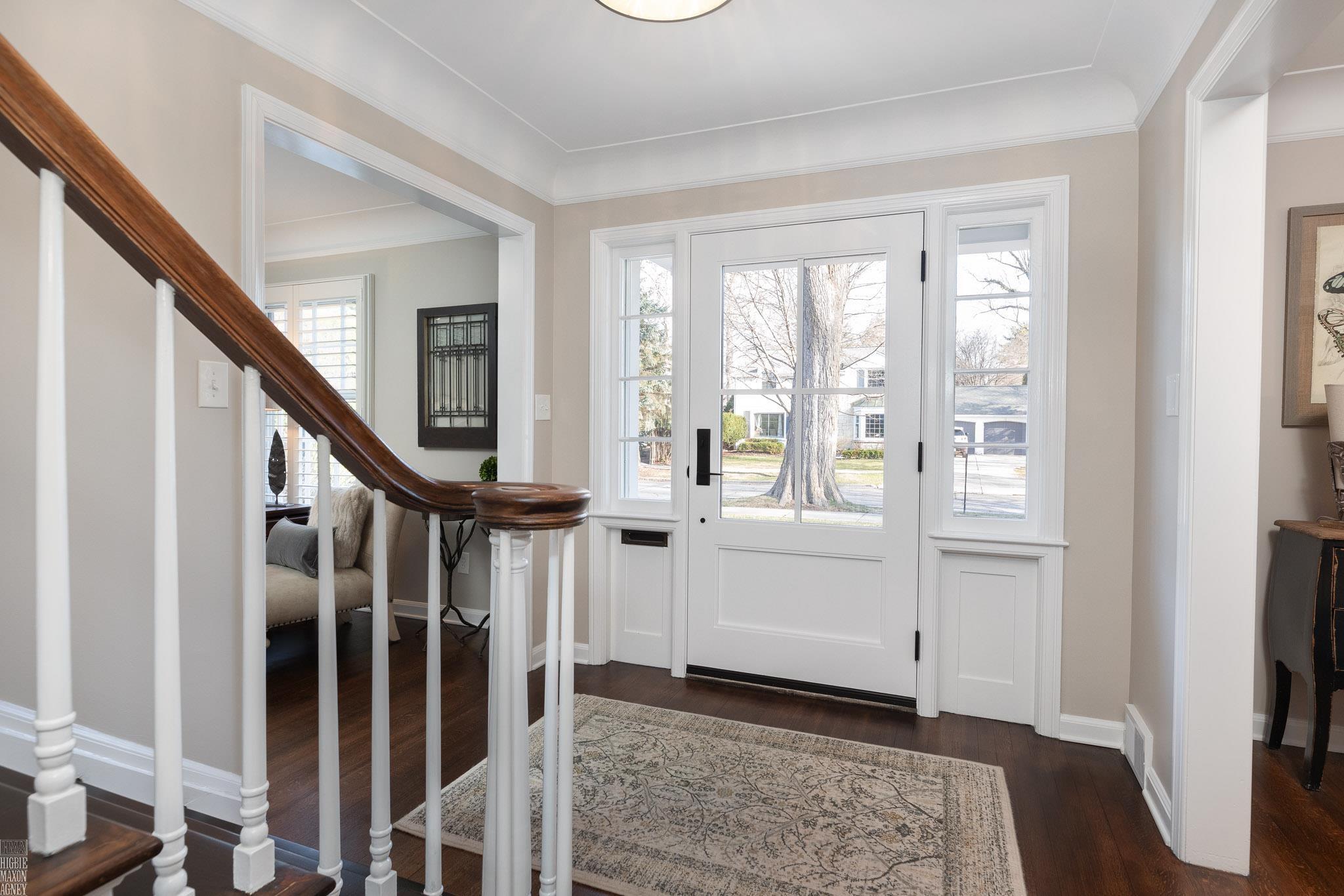 Light-filled entry