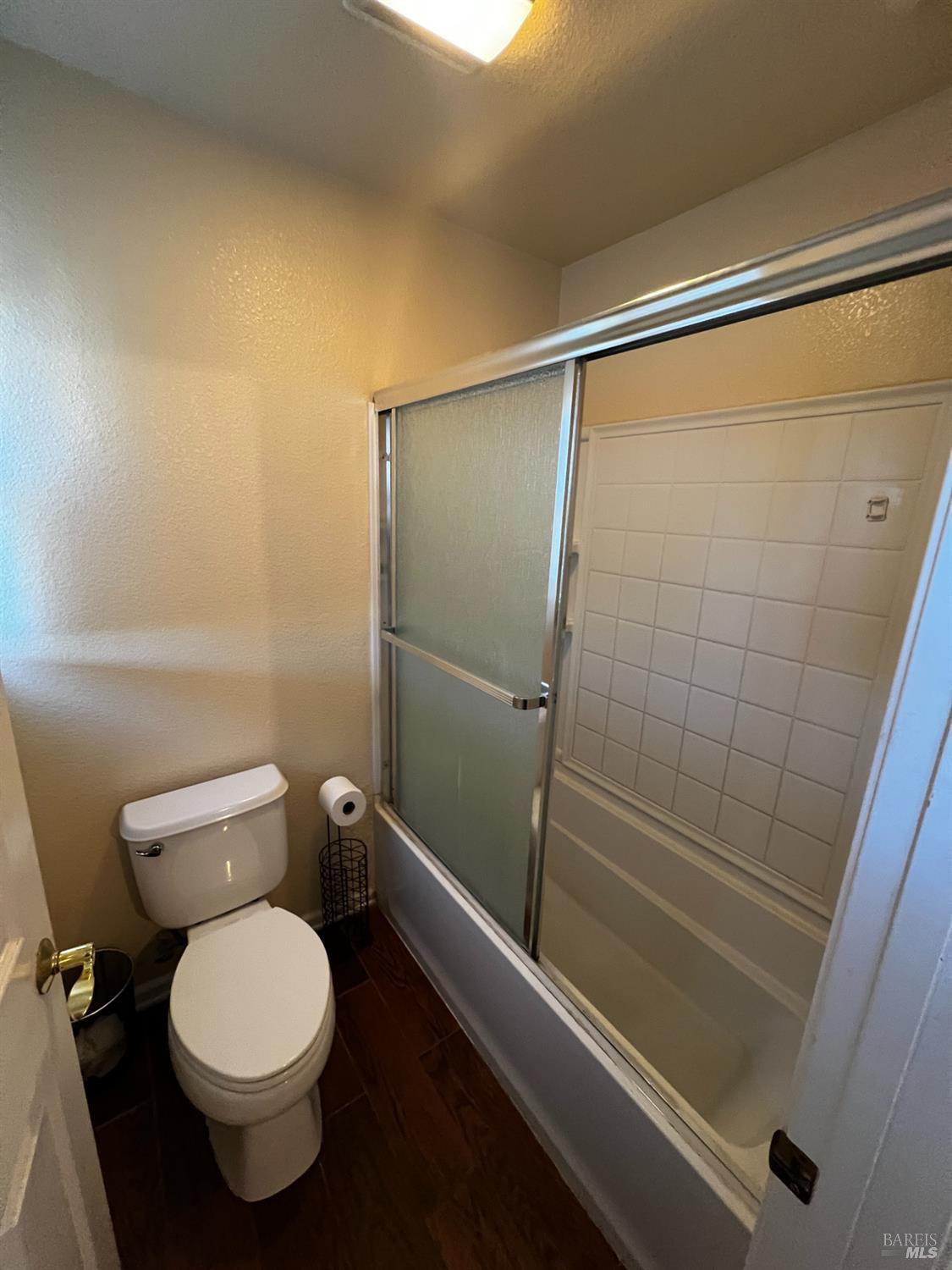 40 Curtis Court Bay Point, CA 94565 - Photo 12 of 18 a bathroom with a toilet and a shower
