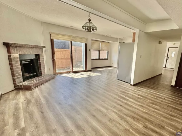 $215,000 | 2926 Southwest Arrowhead Road, Topeka, KS 66614