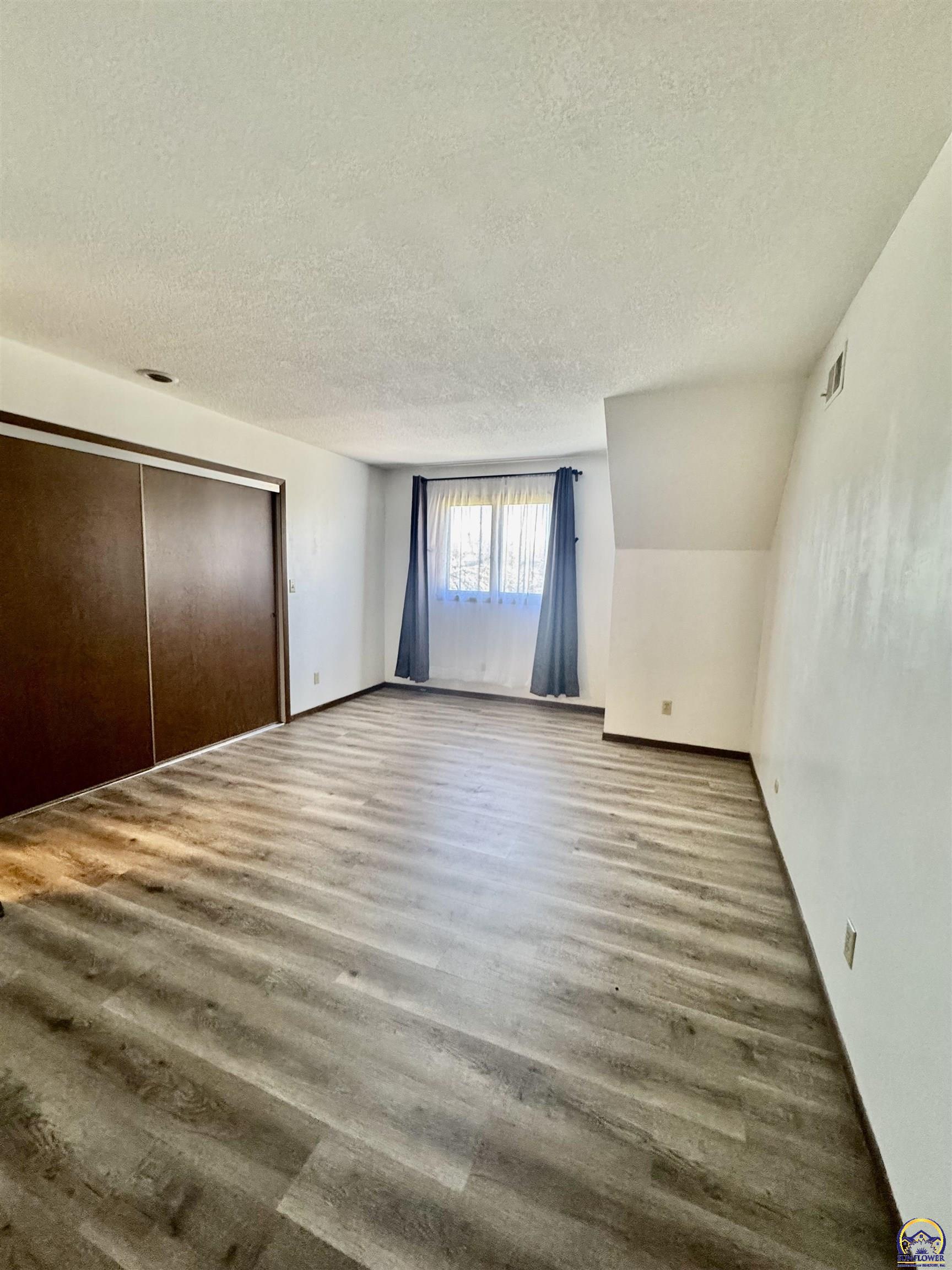 2926 Southwest Arrowhead Road Topeka, KS 66614 - Photo 17 of 21