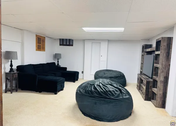 $215,000 | 2926 Southwest Arrowhead Road, Topeka, KS 66614