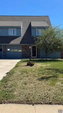 $215,000 | 2926 Southwest Arrowhead Road, Topeka, KS 66614