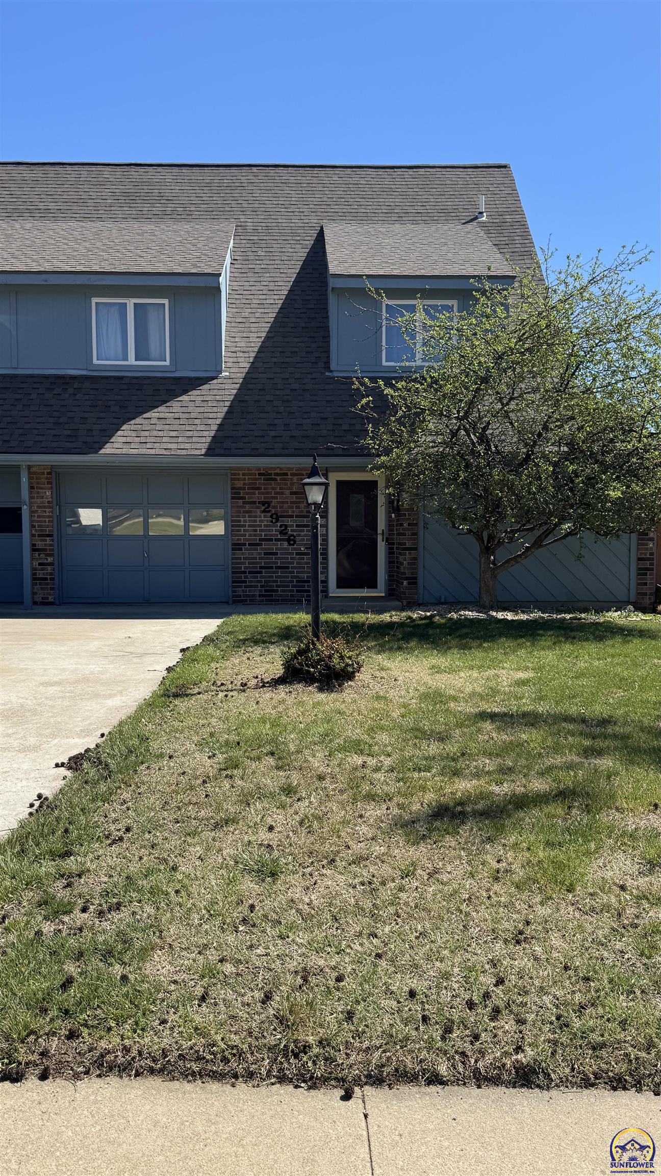 2926 Southwest Arrowhead Road Topeka, KS 66614 - Photo 2 of 21