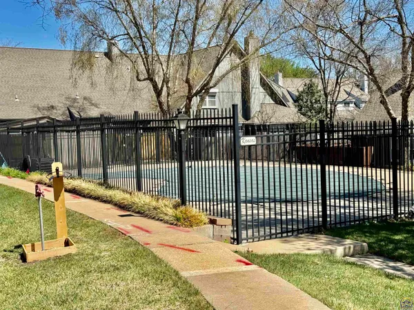 $215,000 | 2926 Southwest Arrowhead Road, Topeka, KS 66614