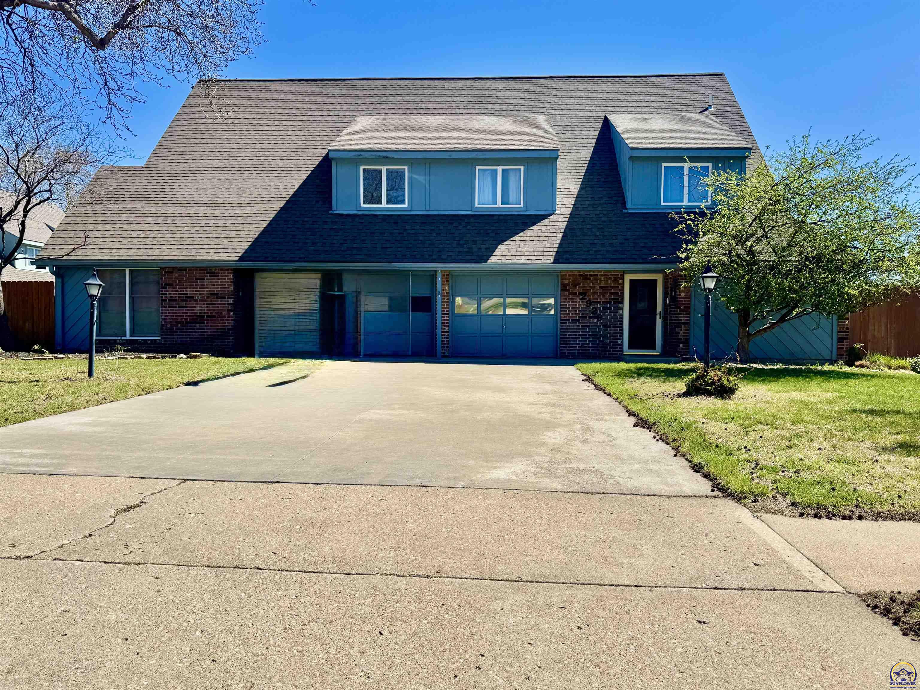 2926 Southwest Arrowhead Road Topeka, KS 66614 - Photo 3 of 21