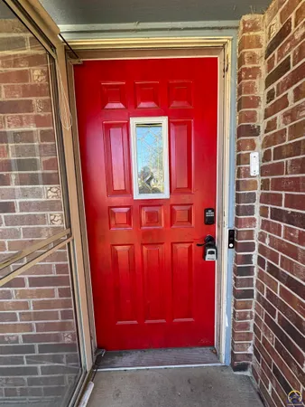 $215,000 | 2926 Southwest Arrowhead Road, Topeka, KS 66614