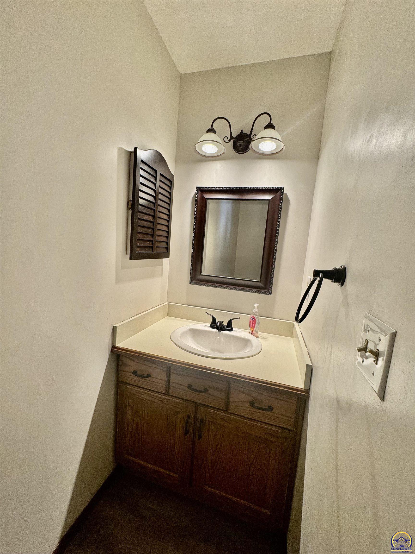 2926 Southwest Arrowhead Road Topeka, KS 66614 - Photo 7 of 21