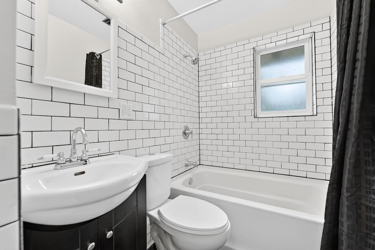 2702 Loraine Avenue Racine, WI 53404 - Photo 12 of 18 DSC06376