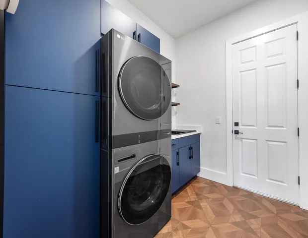 a view of a storage & utility room with washer and dryer