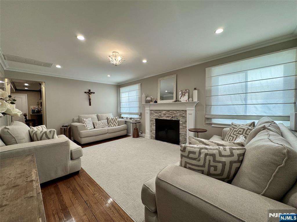 230 Linden Road Wayne, NJ 07470 - Photo 3 of 15