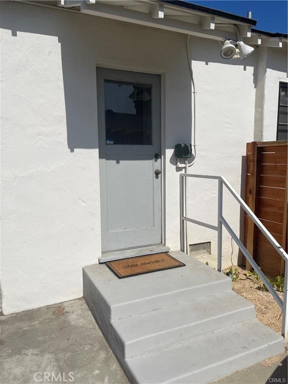 4586 Sunnyside Drive Riverside, CA 92506 - Photo 33 of 36 Side stoop off the laundryroom