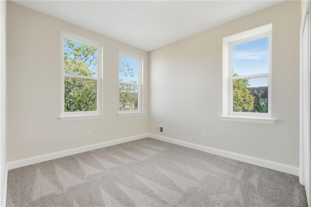 121 Shetland Street Pittsburgh, PA 15206 - Photo 27 of 37 an empty room with windows