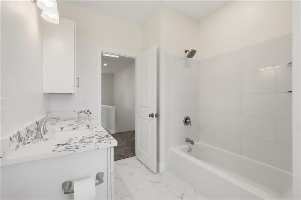 121 Shetland Street Pittsburgh, PA 15206 - Photo 29 of 37 a bathroom with a bathtub sink and toilet
