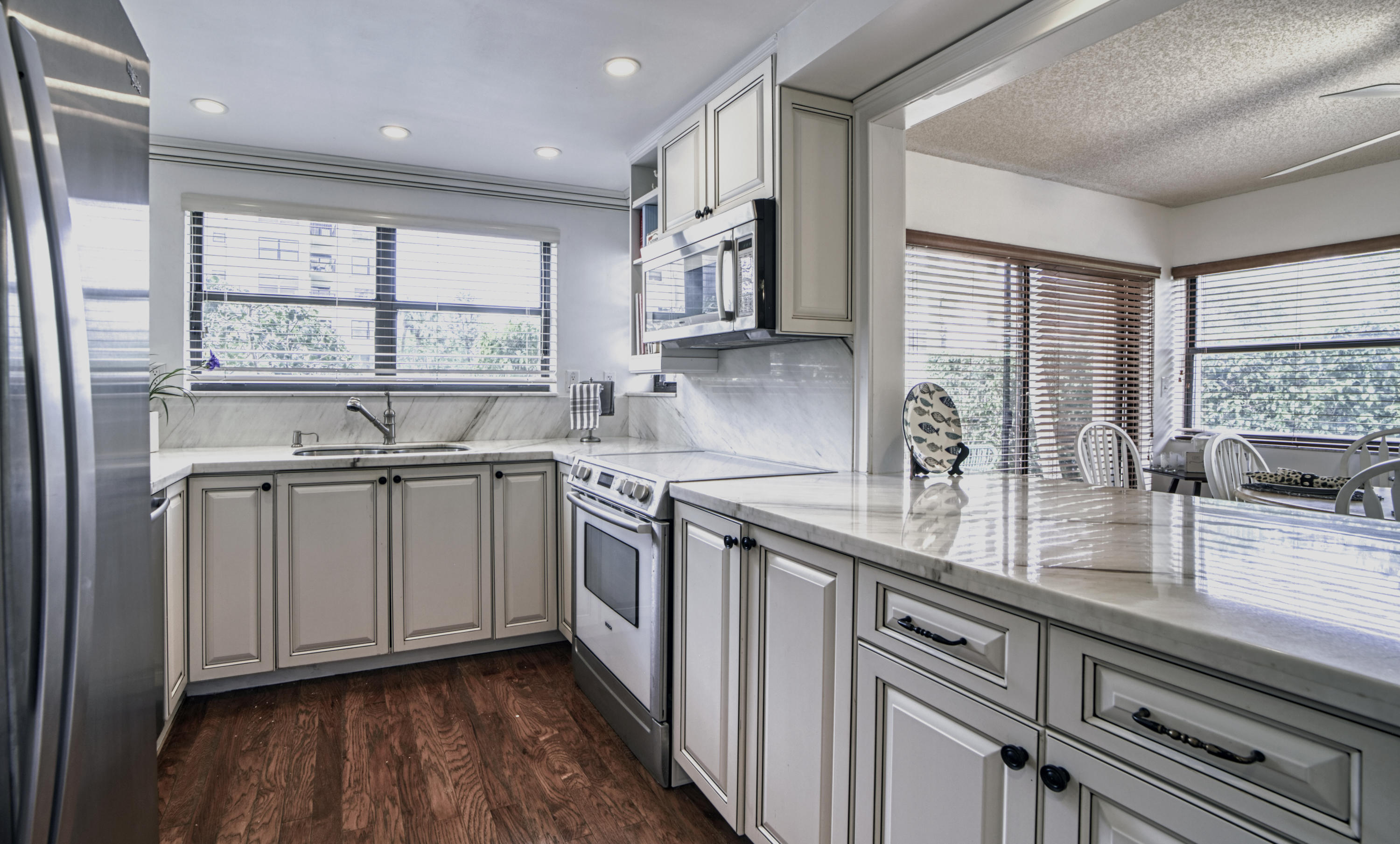 364 Golfview Road, Unit 207 North Palm Beach, FL 33408 - Photo 4 of 22 Kitchen-