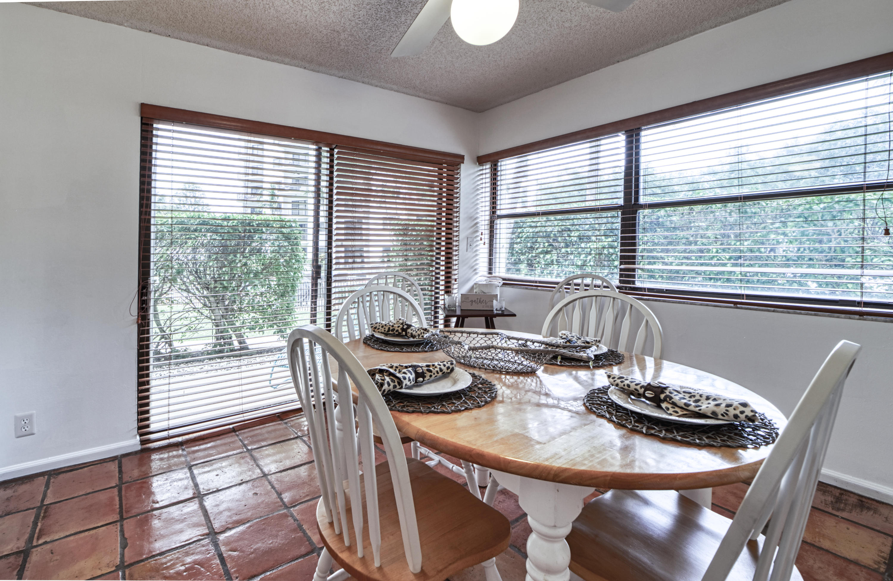 364 Golfview Road, Unit 207 North Palm Beach, FL 33408 - Photo 5 of 22 Eat-In-Kitchen