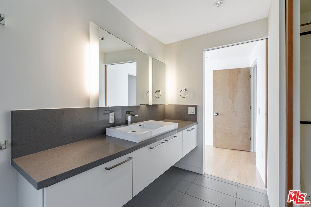 351 Sunset Avenue, Unit 1 Venice, CA 90291 - Photo 14 of 25 a bathroom with a sink and a mirror