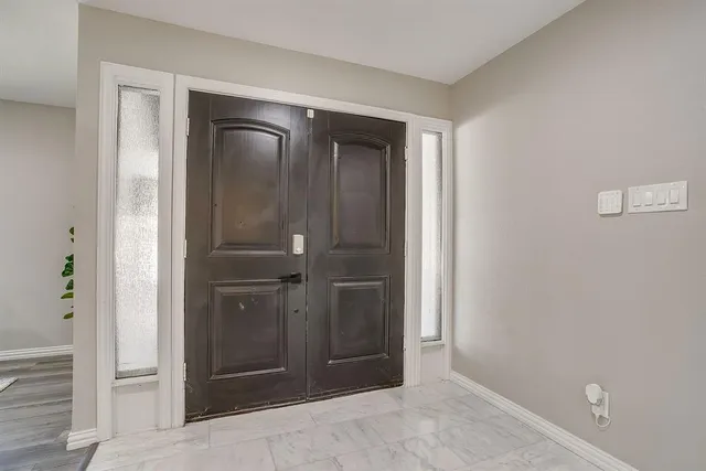 an empty room with closet and mirror