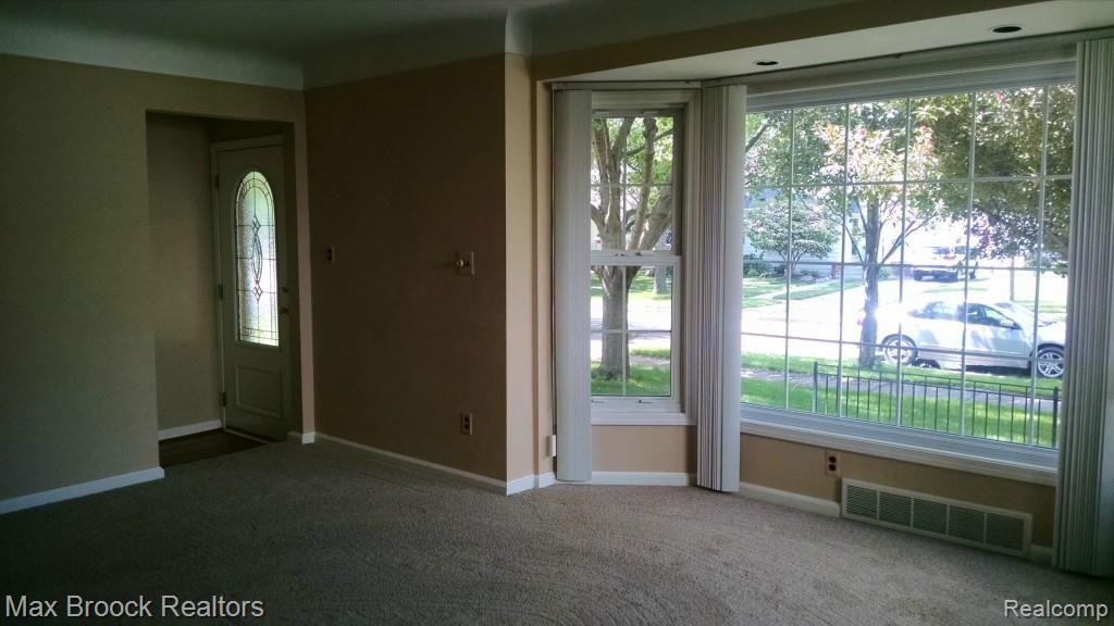 1524 Villa Road Birmingham, MI 48009 - Photo 5 of 32