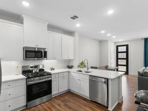 $425,000 | 1423 Silver Marten Trail, Arlington, TX 76005