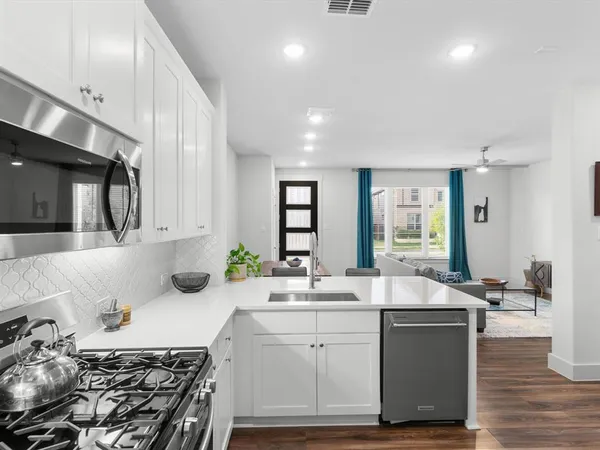 $425,000 | 1423 Silver Marten Trail, Arlington, TX 76005