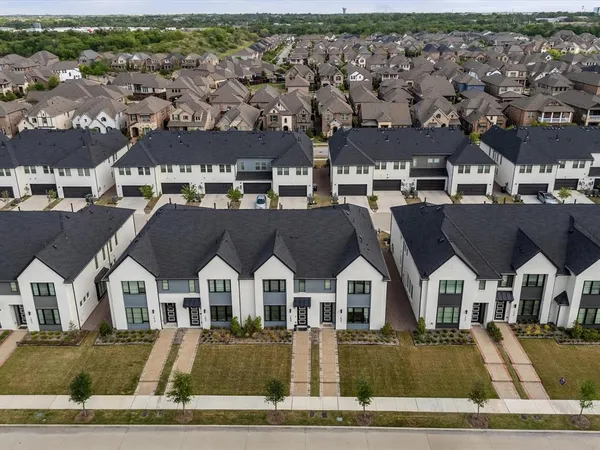 $425,000 | 1423 Silver Marten Trail, Arlington, TX 76005