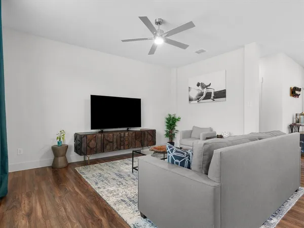 $425,000 | 1423 Silver Marten Trail, Arlington, TX 76005