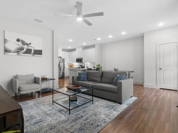 $425,000 | 1423 Silver Marten Trail, Arlington, TX 76005