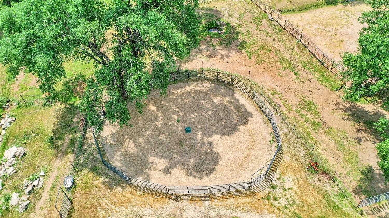 22025 Ferretti Road Groveland, CA 95321 - Photo 61 of 92 Large round pen for working the ponies ~