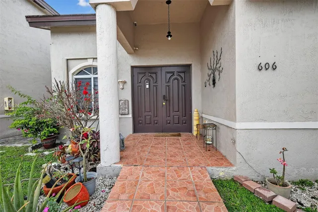 $445,000 | 18752 Northwest 84th Pl., Unit 6066, Hialeah, FL 33015