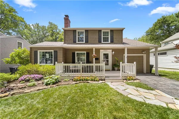 $320,000 | 7632 Oak Street, Kansas City, MO 64114