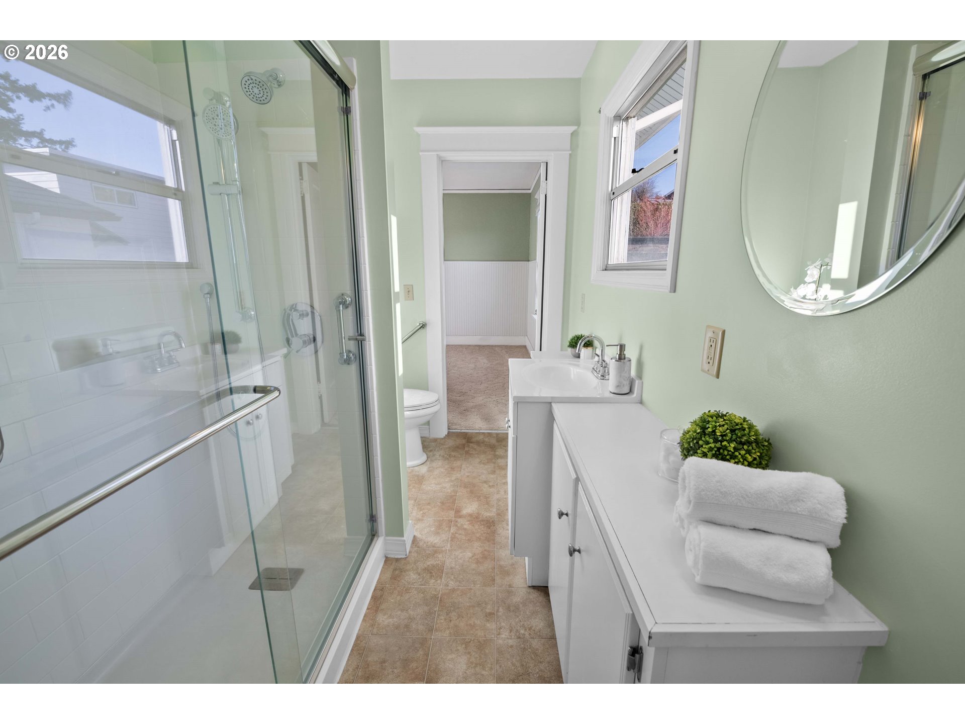 431 Chinook Street Astoria, OR 97103 - Photo 14 of 32 Bathroom