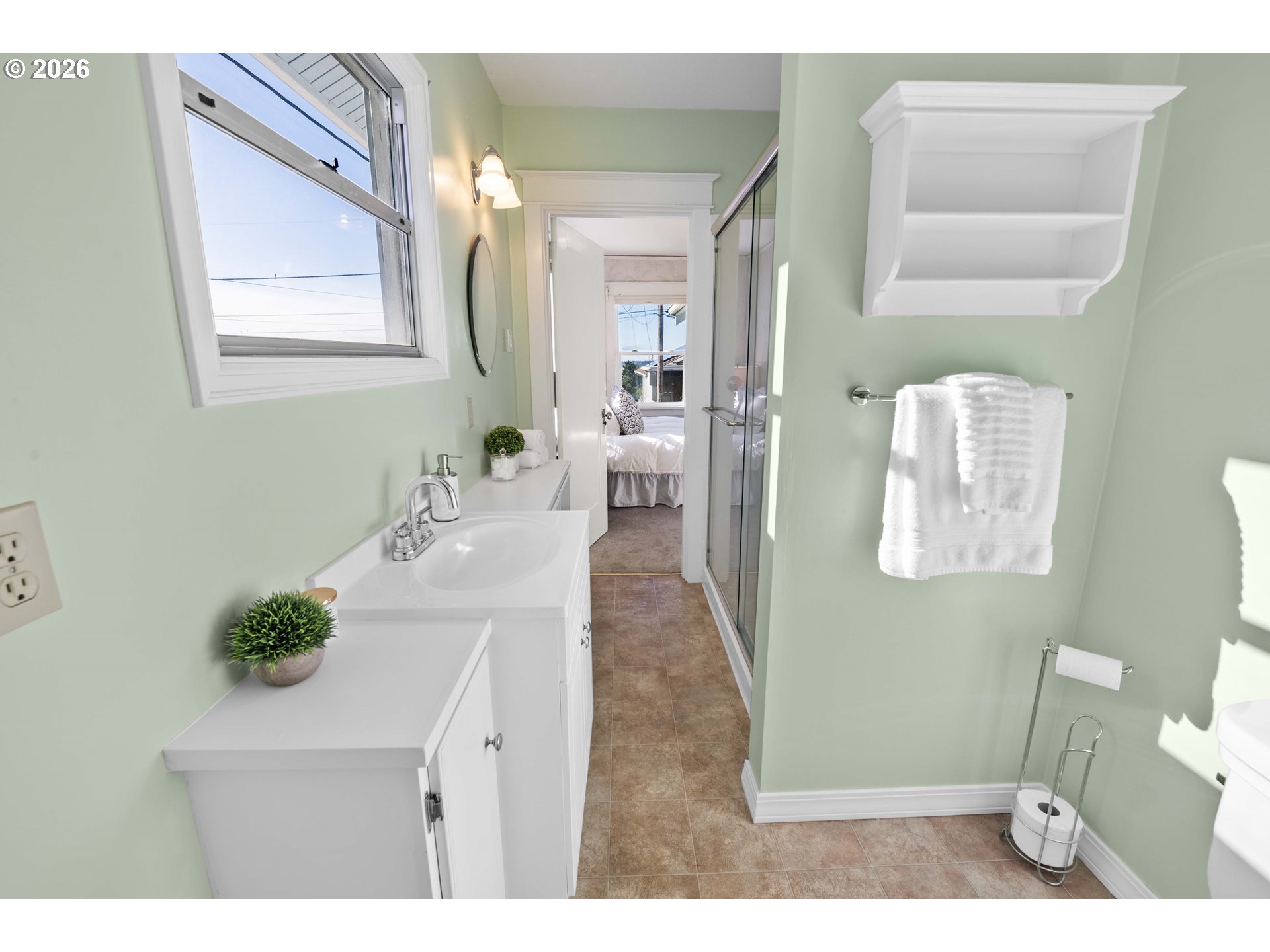 431 Chinook Street Astoria, OR 97103 - Photo 15 of 32 Bathroom