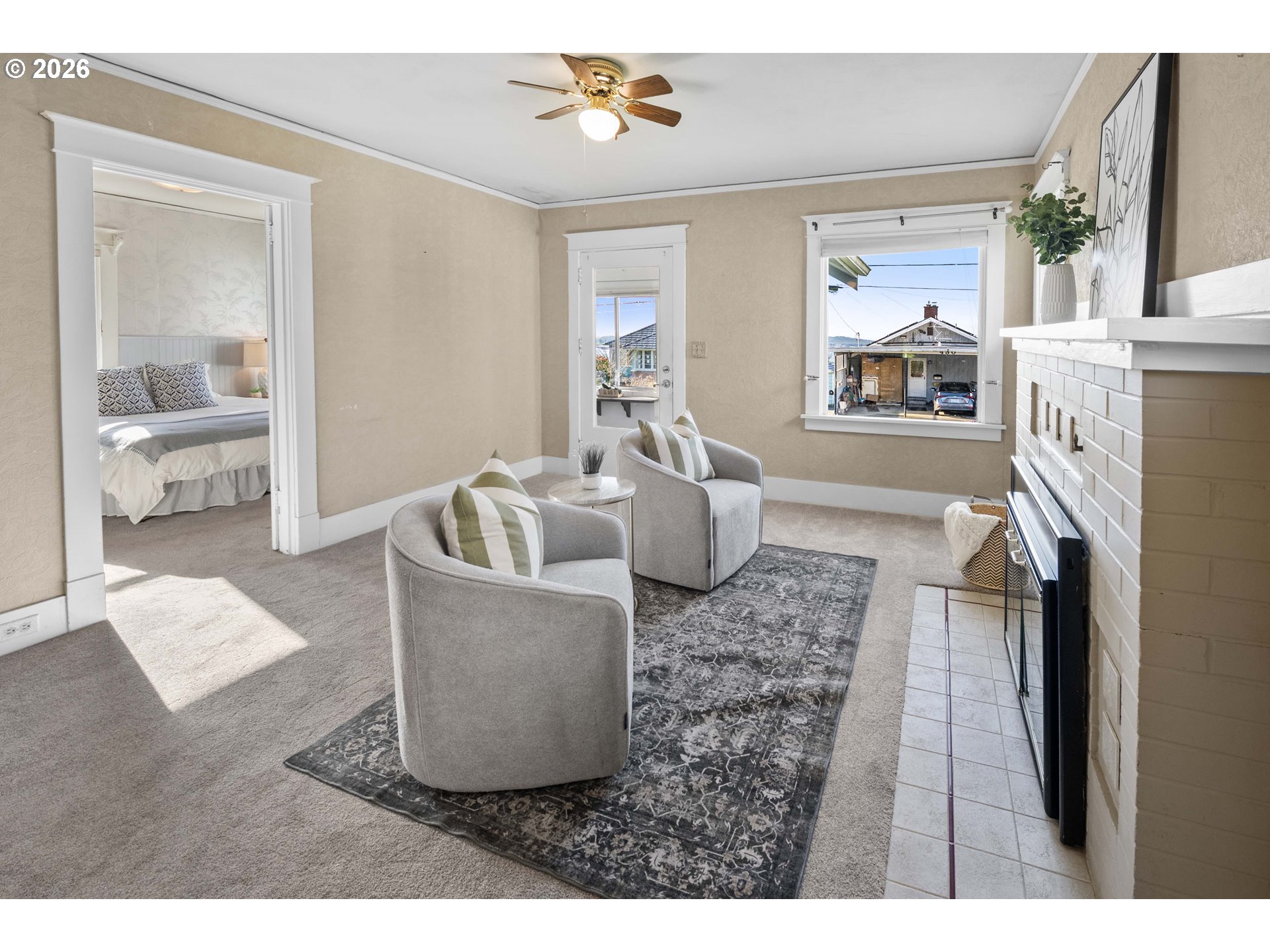 431 Chinook Street Astoria, OR 97103 - Photo 4 of 32 Living Room