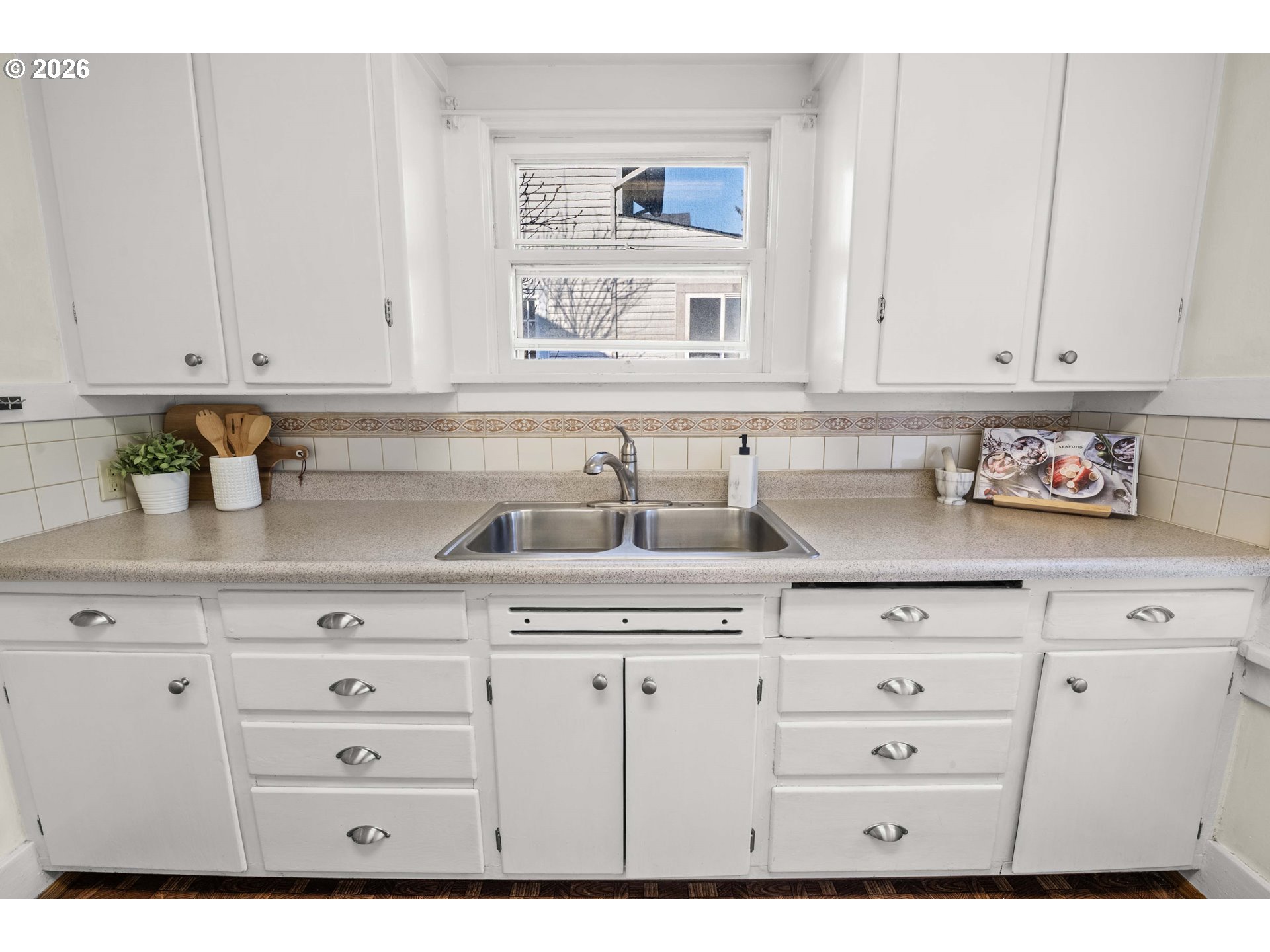 431 Chinook Street Astoria, OR 97103 - Photo 9 of 32 Kitchen