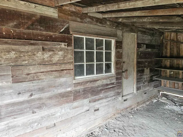 $200,000 | 10819 T2 Lane, Hoyt, KS 66440