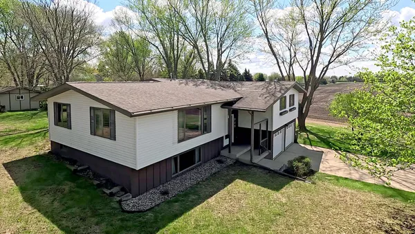 $249,900 | 923 Summit Drive, Fairmont, MN 56031