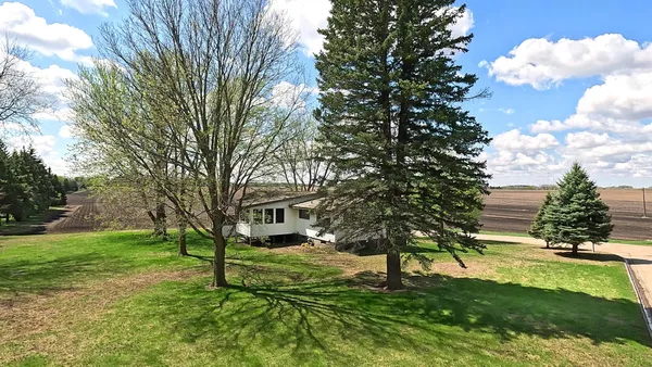 $249,900 | 923 Summit Drive, Fairmont, MN 56031