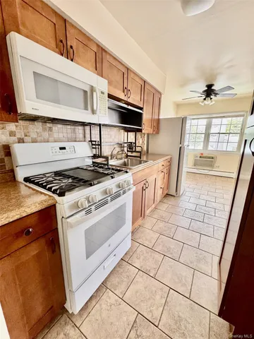 $2,450 | 7 Colonial Road, Unit 3, Beacon, NY 12508