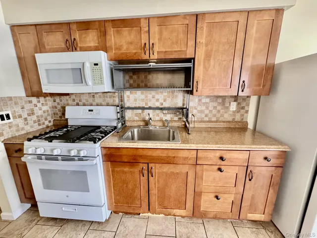 $2,450 | 7 Colonial Road, Unit 3, Beacon, NY 12508