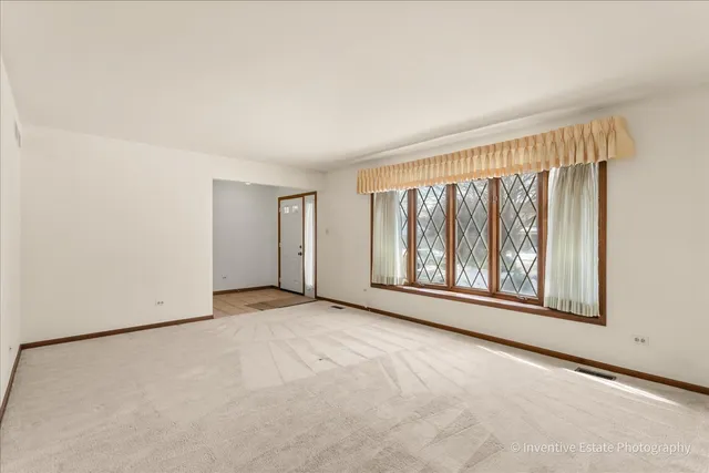 $525,000 | 8209 Middlebury Avenue, Woodridge, IL 60517