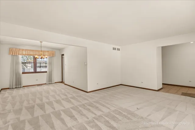 $525,000 | 8209 Middlebury Avenue, Woodridge, IL 60517